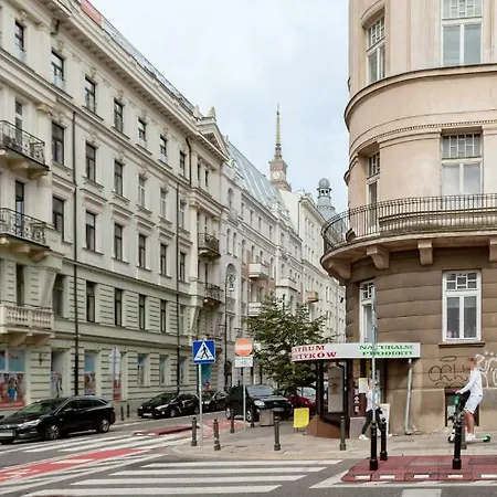 Center By Renters Apartment *