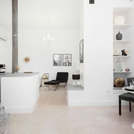 Center By Renters דירה